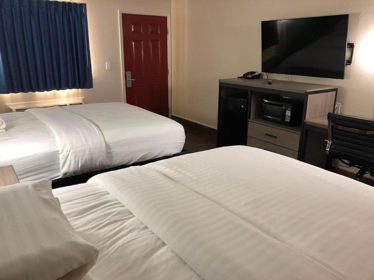 Travelers Inn And Suites Wharton Eksteriør bilde