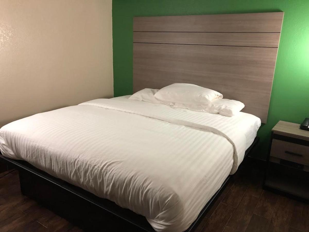 Travelers Inn And Suites Wharton Eksteriør bilde