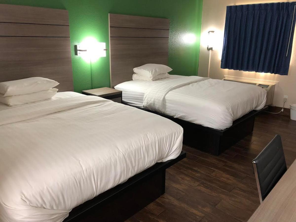 Travelers Inn And Suites Wharton Eksteriør bilde